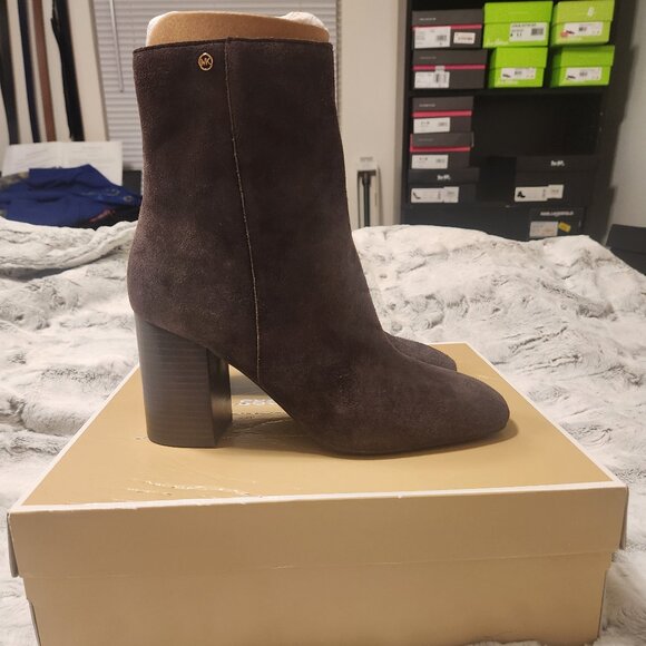 Michael Kors Hazel Flex Bootie – Chocolate Suede – Size 8.5M (NEW) - Picture 3 of 7